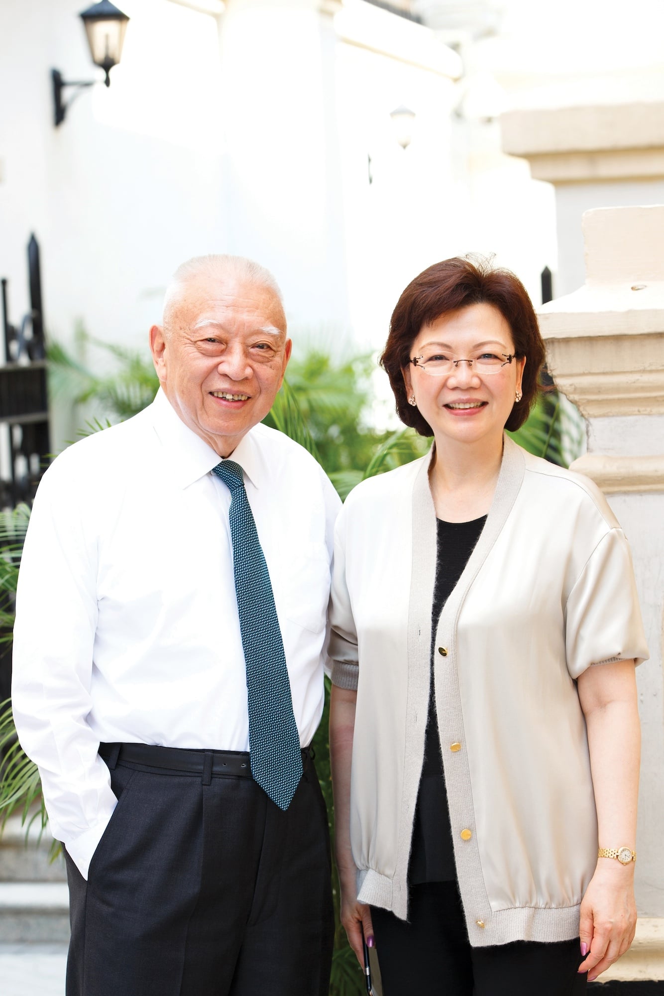 image - Honorary Chairman TUNG Chee-hwa and former President Eva CHENG at the founding of OHKF